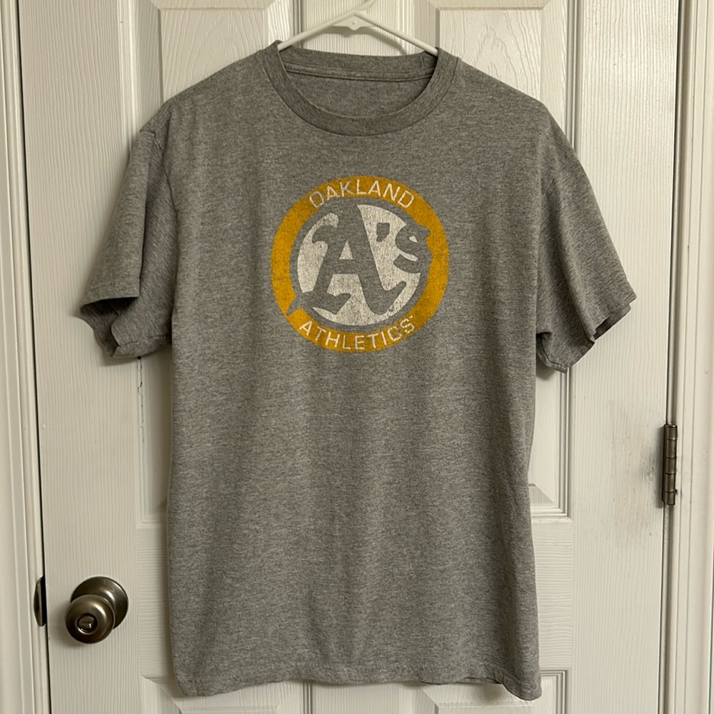 Oakland Athletics A’s Gray Distressed Polyester-blend T-shirt Size Medium